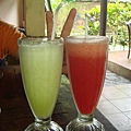 果汁─左：哈蜜瓜，右：西瓜