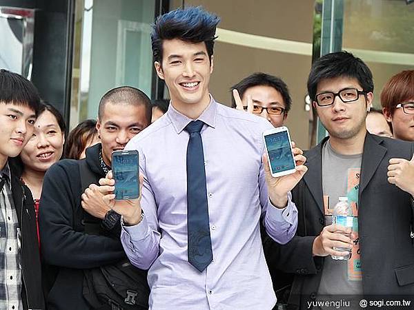 三星GALAXY Note II開賣 JOLIN男友錦榮助陣2 三星GALAXY Note II開賣 JOLIN男友錦榮助陣2