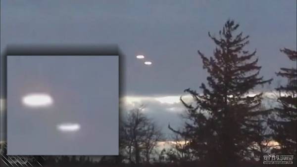 加拿大拍到穿越時空入口來到地球的UFO.jpg