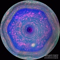 土星的六角形风暴神秘地从蓝色变成金黄色4.jpg