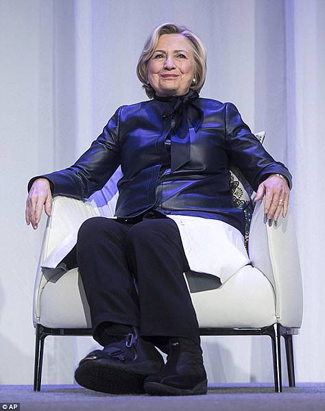 Hillary Clinton wearing surgical boot 1.jpg