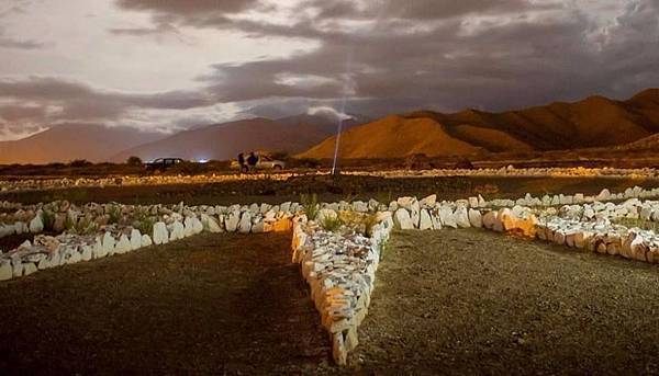 Werner Jaisli在阿根廷北部的沙漠區建造了一座專供UFO起降之用的機場5.jpg