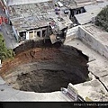 瓜地馬拉 坑洞2.jpg