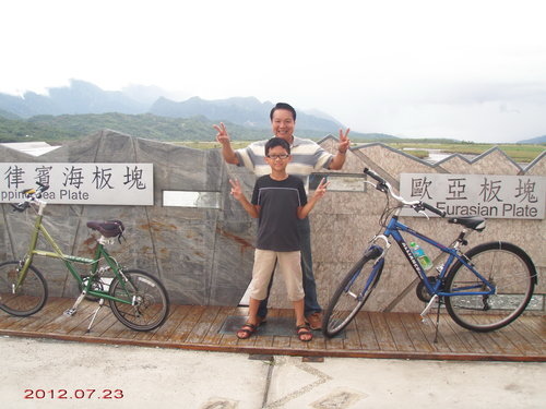 2012.07.23青雲與外孫玉里鐵橋3.jpg