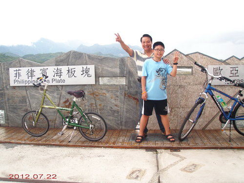 2012.07.23青雲與外孫玉里鐵橋7.jpg