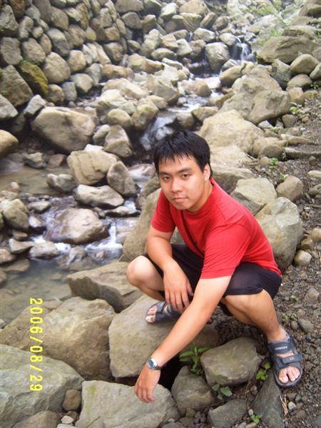 沿溪步道旁的小溪.JPG