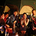 繼續烤火取暖.jpg