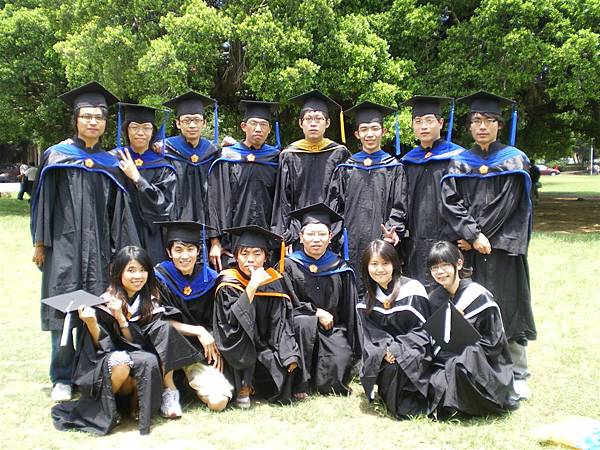 with Joyce's BF's classmates 1.JPG