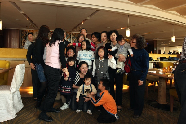 Preparation before the group shot.jpg