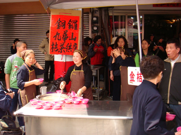 不過,我們也有促進大甲經濟,買了媽祖公仔