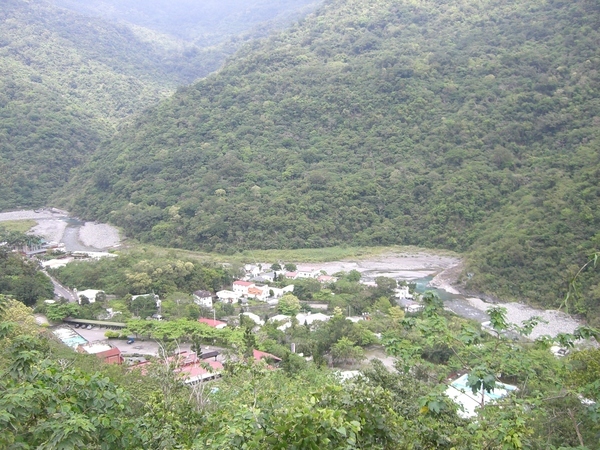 從後山步道看知本全景