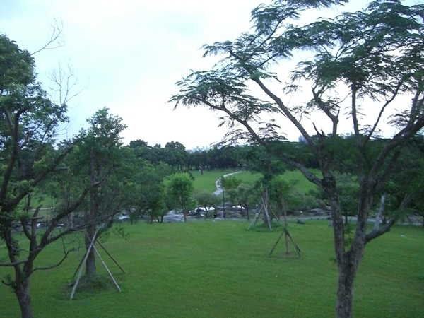 羅東運動公園，超極大的公園，連腳踏車騎一圈都要好久耶