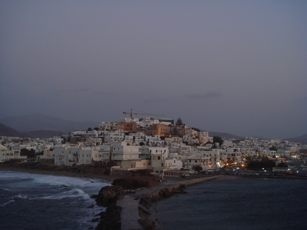 在 Temple of Apollo 上往回看 Naxos