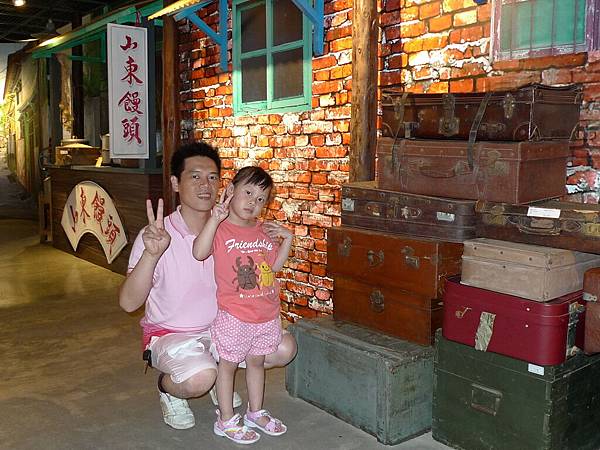 行李箱都是以前飄洋過海來台灣的眷村家屬的!