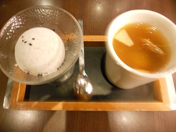 日式芝麻冰淇淋+水果茶 (熱) 