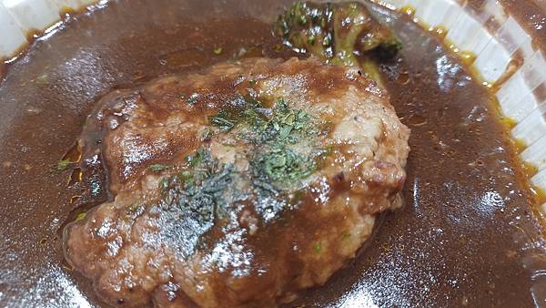 全家 極旨黑咖哩漢堡排飯