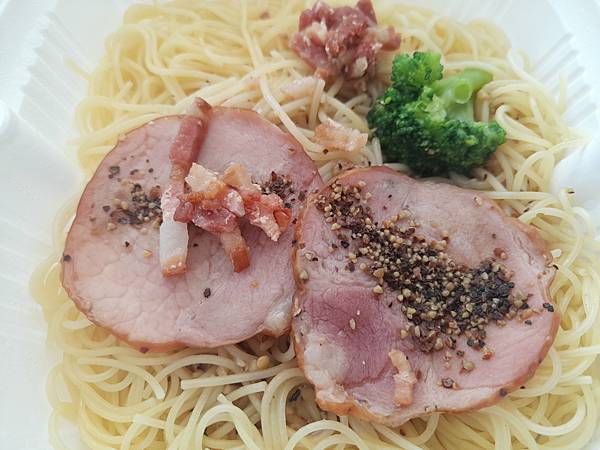 全家 黑胡椒燻火腿義大利麵