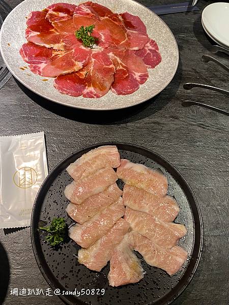 食記// 台北信義。燒肉中山。專人烤肉服務。邊吃邊欣賞101