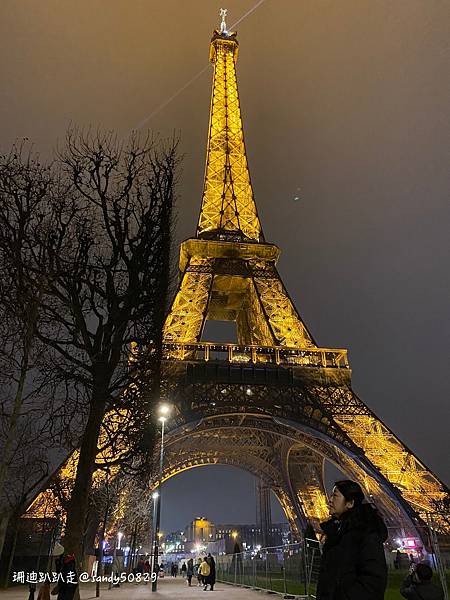 法國。巴黎// 艾菲爾鐵塔夜景。戰神廣場->耶拿橋->塞納河 法國。巴黎// 艾菲爾鐵塔夜景。戰神廣場->耶拿橋->塞納河