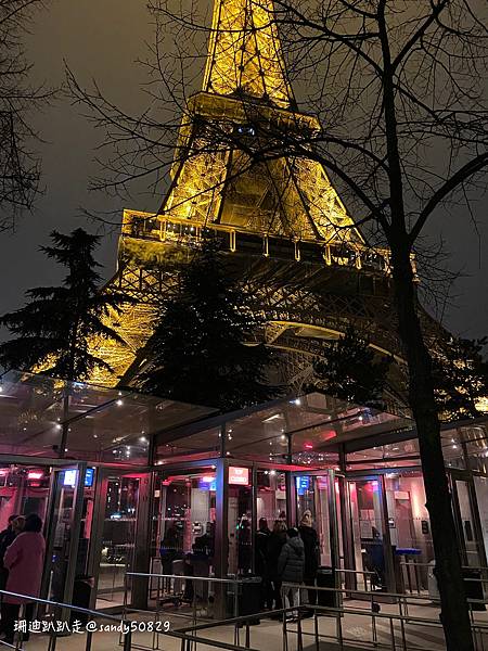 法國。巴黎// 艾菲爾鐵塔夜景。戰神廣場->耶拿橋->塞納河 法國。巴黎// 艾菲爾鐵塔夜景。戰神廣場->耶拿橋->塞納河