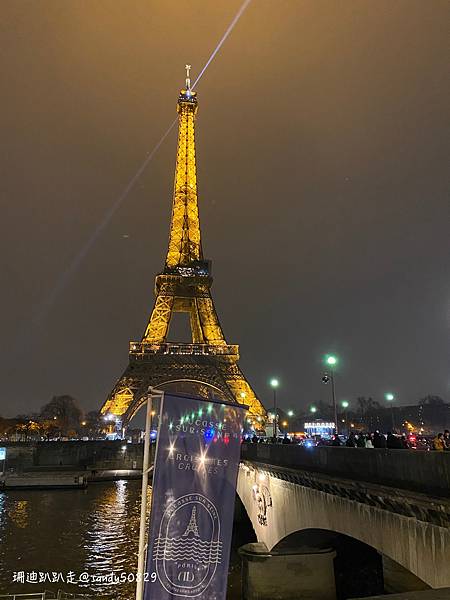 法國。巴黎// 艾菲爾鐵塔夜景。戰神廣場->耶拿橋->塞納河 法國。巴黎// 艾菲爾鐵塔夜景。戰神廣場->耶拿橋->塞納河