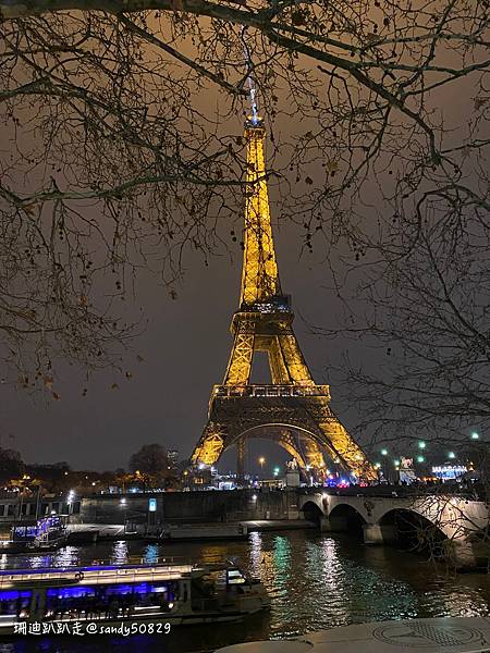 法國。巴黎// 艾菲爾鐵塔夜景。戰神廣場->耶拿橋->塞納河 法國。巴黎// 艾菲爾鐵塔夜景。戰神廣場->耶拿橋->塞納河