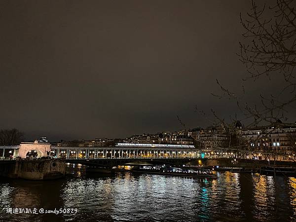 法國。巴黎// 艾菲爾鐵塔夜景。戰神廣場->耶拿橋->塞納河 法國。巴黎// 艾菲爾鐵塔夜景。戰神廣場->耶拿橋->塞納河