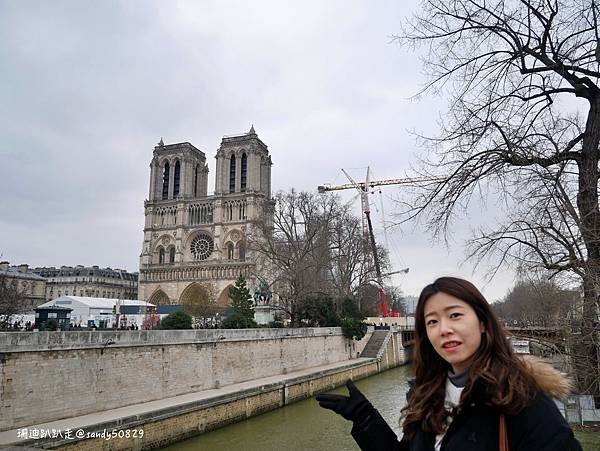 法國。巴黎// 塞納河左岸半日遊：莎士比亞書店->聖母院->