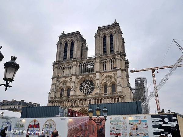 法國。巴黎// 塞納河左岸半日遊：莎士比亞書店->聖母院->