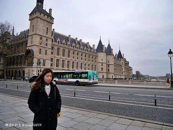 法國。巴黎// 塞納河左岸半日遊：莎士比亞書店->聖母院->