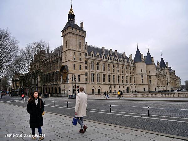 法國。巴黎// 塞納河左岸半日遊：莎士比亞書店->聖母院->