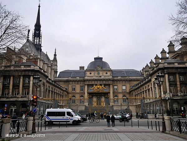 法國。巴黎// 塞納河左岸半日遊：莎士比亞書店->聖母院->