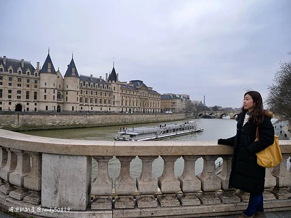 法國。巴黎// 塞納河左岸半日遊：莎士比亞書店->聖母院->