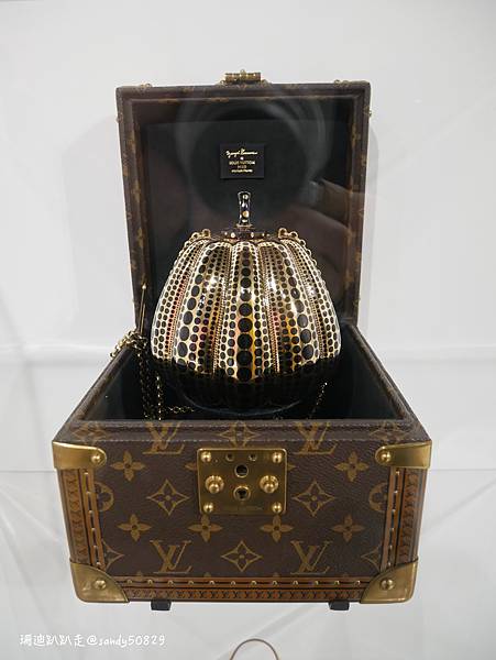 法國。巴黎// 塞納河左岸半日遊：莎士比亞書店->聖母院->