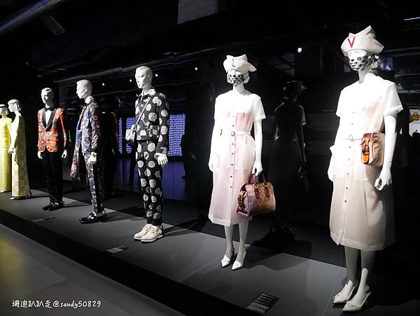 法國。巴黎// 塞納河左岸半日遊：莎士比亞書店->聖母院->