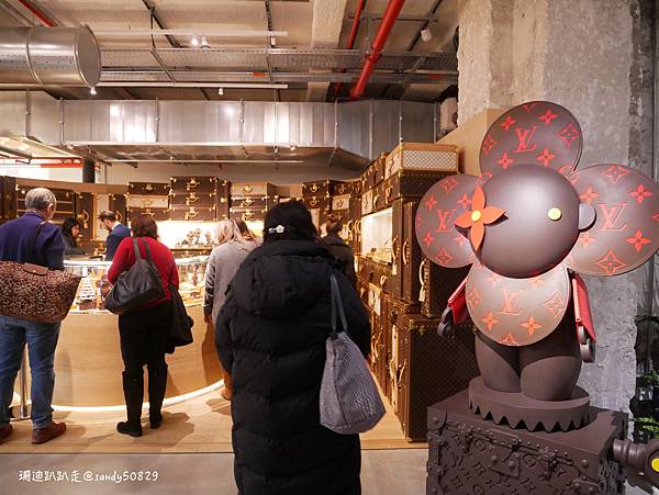 法國。巴黎// 塞納河左岸半日遊：莎士比亞書店->聖母院->