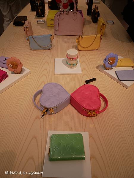 法國。巴黎// 塞納河左岸半日遊：莎士比亞書店->聖母院->