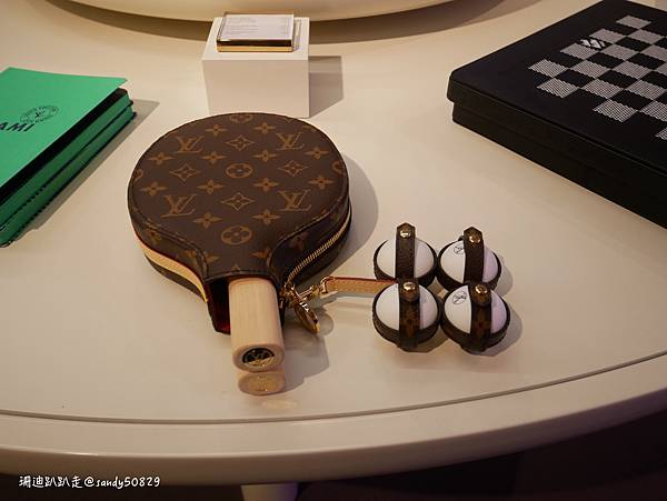 法國。巴黎// 塞納河左岸半日遊：莎士比亞書店->聖母院->