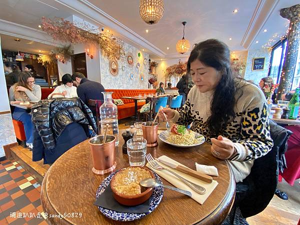 法國。巴黎// 蒙馬特半日遊:愛牆->聖心堂->小丘廣場-> 法國。巴黎// 蒙馬特半日遊:愛牆->聖心堂->小丘廣場->