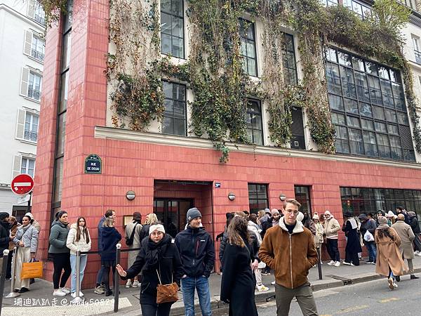 法國。巴黎// 蒙馬特半日遊:愛牆->聖心堂->小丘廣場-> 法國。巴黎// 蒙馬特半日遊:愛牆->聖心堂->小丘廣場->