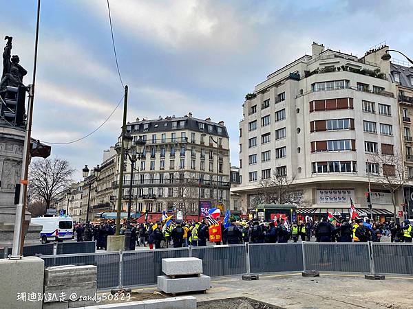 法國。巴黎// 蒙馬特半日遊:愛牆->聖心堂->小丘廣場-> 法國。巴黎// 蒙馬特半日遊:愛牆->聖心堂->小丘廣場->