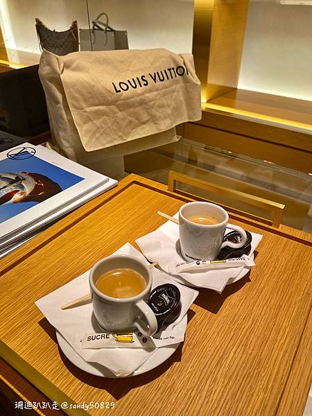 法國。巴黎// 蒙馬特半日遊:愛牆->聖心堂->小丘廣場-> 法國。巴黎// 蒙馬特半日遊:愛牆->聖心堂->小丘廣場->