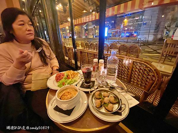 法國。巴黎// 漫步塞納河畔。鐵塔->亞歷山大三世橋->協和 法國。巴黎// 漫步塞納河畔。鐵塔->亞歷山大三世橋->協和