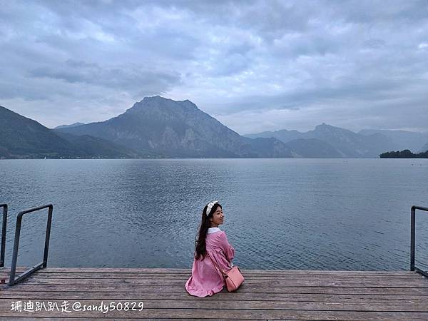 奧捷之旅// 舊名斯特-奧地利北部湖區。奧地利火車初體驗-紅