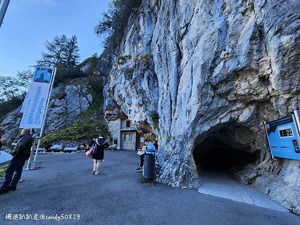 奧捷之旅// 上特勞恩。達克斯坦一日遊。冰洞&五指山。哈修塔