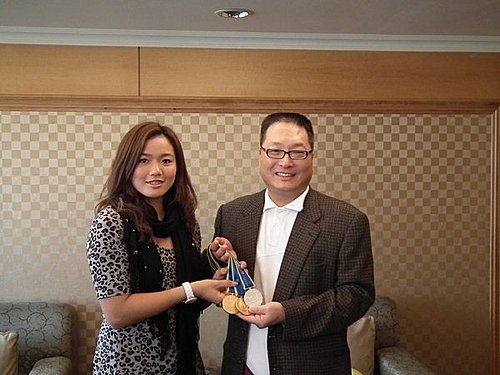 華人之光詹詠然 感謝王令麟長期栽培 華人之光詹詠然 感謝王令麟長期栽培