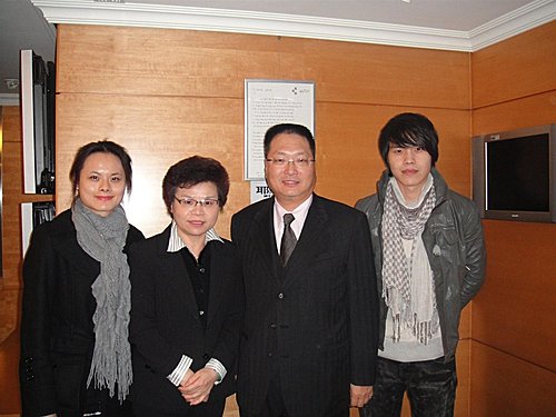 書法家詹秀蓉感謝恩人 書法家詹秀蓉感謝恩人