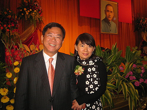 素惠與明文牽手走遠路 素惠與明文牽手走遠路