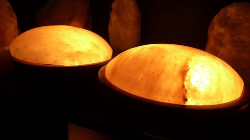 飛碟鹽燈溫暖手腳，讓身心更溫暖！