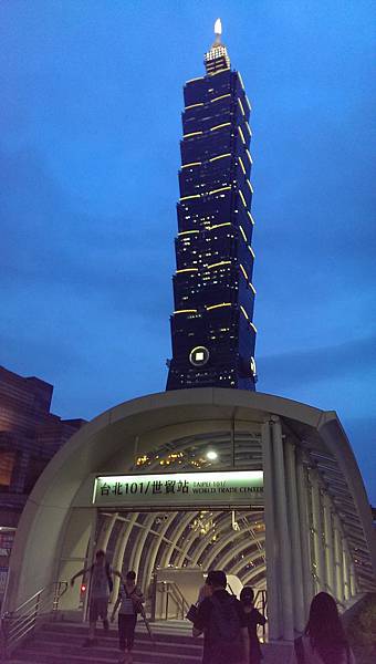 象山第一站玫瑰鹽燈專賣店 搭台北捷運信義線 在世貿 101站下車 象山第一站玫瑰鹽燈專賣店 搭台北捷運信義線 在世貿 101站下車